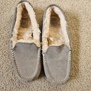 UGG Ansley Water Resistant Slipper (Women) 10 Light Grey Suede